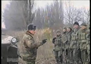 Документальный фильм «Чечня. Бой за Алхан-Юрт (4 части) 1999 год» о блокировании села, адресных проверках и сложном выборе между безопасностью и судьбой мирных жителей, смотреть онлайн.