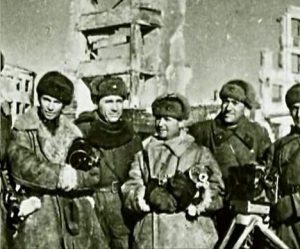 Документальный фильм «И мир увидел Сталинград» суровая правда о подвиге советских фронтовых операторов, смотреть онлайн.